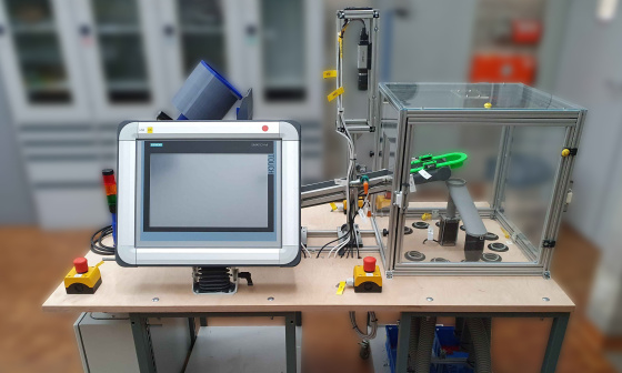 Experimental setup of a clamping bricks sorting machine with IDS camera and screen
