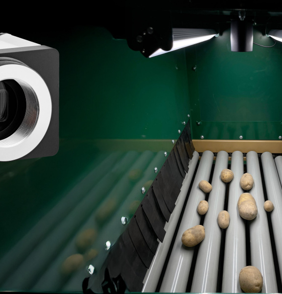 AI-based potato sorting system with a rugged industrial camera for visual quality control in on-farm processing
