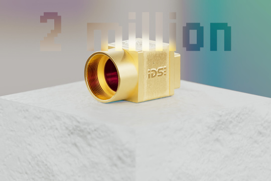 To mark the milestone of the 2 millionth camera, the camera is gold-plated.