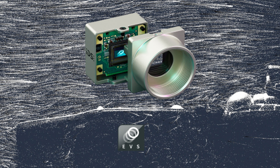 Open uEye EVS camera in front of a screenshot of a screen on which flow is visualised.