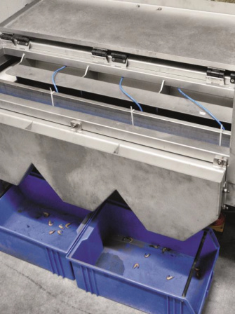 Application example: sorting station for shrimps that fall into two blue containers under a machine
