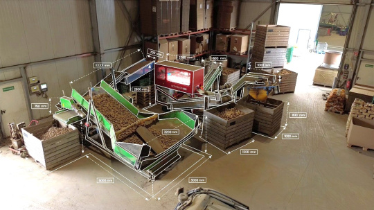 Farmsort.one integrates into an existing potato sorting line with a defined material flow.