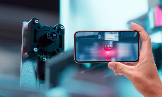 Smartphone displays automation process, alongside a uEye live monitoring camera