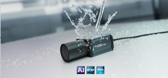 IDS NXT oslo Kamera mit Objektiv, abperlenden Wassertropfen, AI- und RTSP-Icon