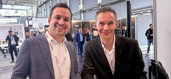Jan Hartmann and Jean Ferré upon signing the contract