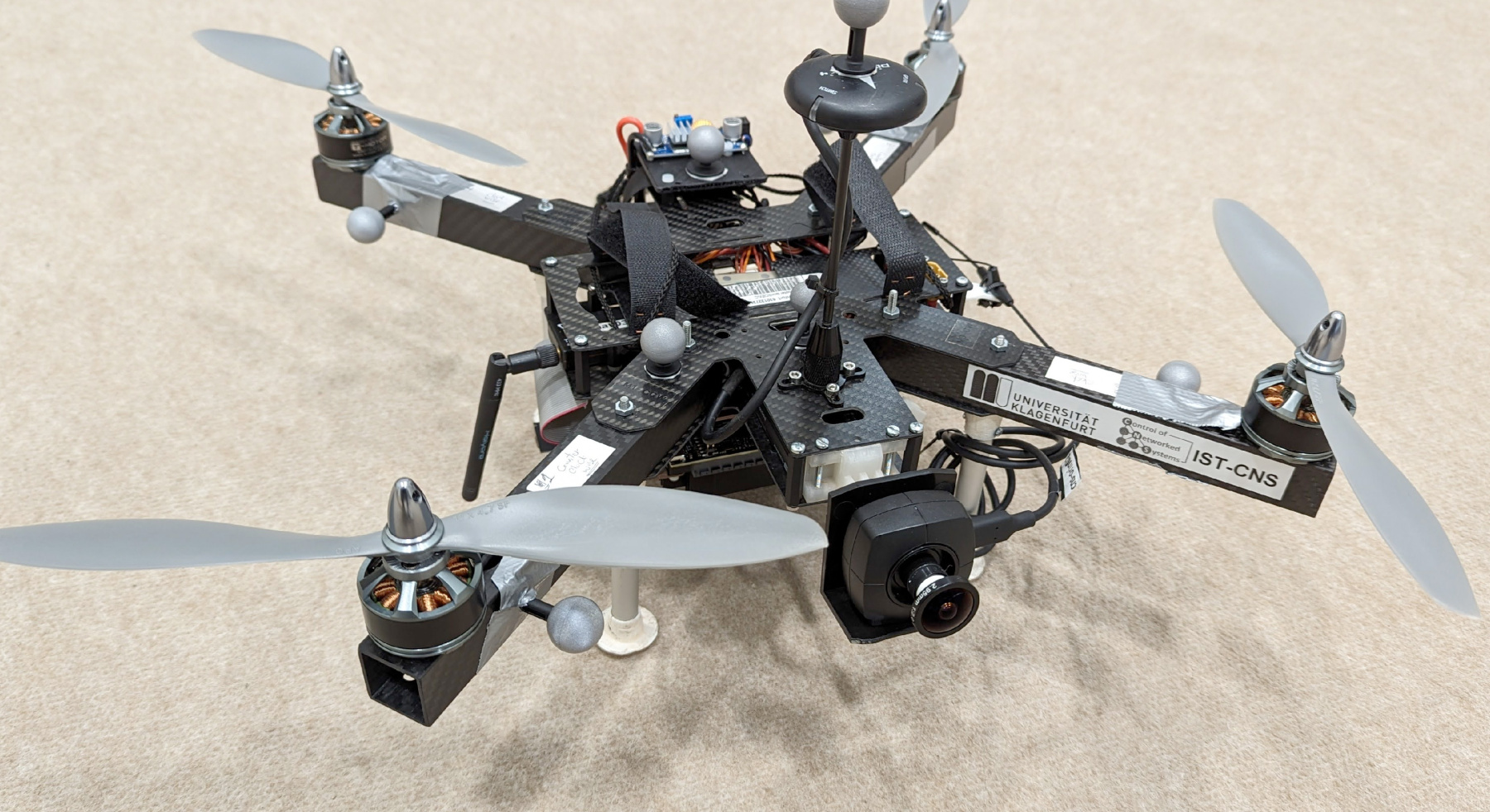 Quadcopter with USB3 uEye LE camera from IDS