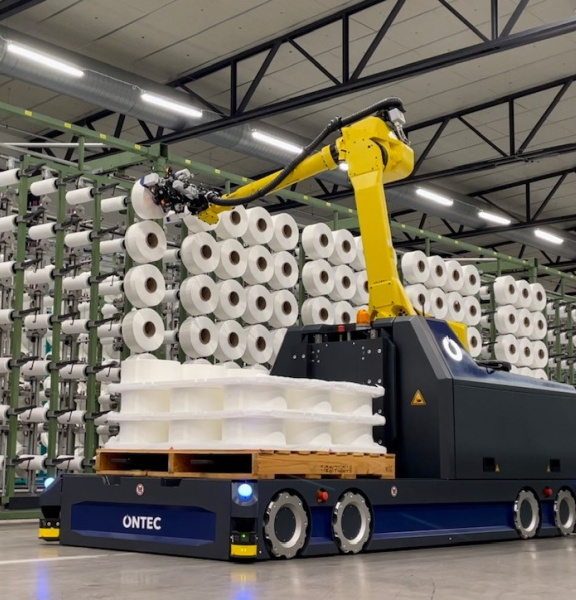 Autonomously driving robotic assistance system with Ensenso 3 D camera enables automated loading of creels with yarn spools.