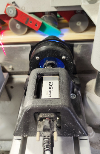 IDS NXT rio camera detects fluorescent adhesive joints in a parquet floorboard